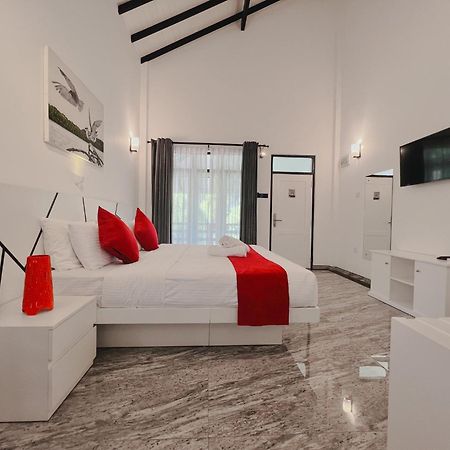 Wetland Resort Negombo Bagian luar foto
